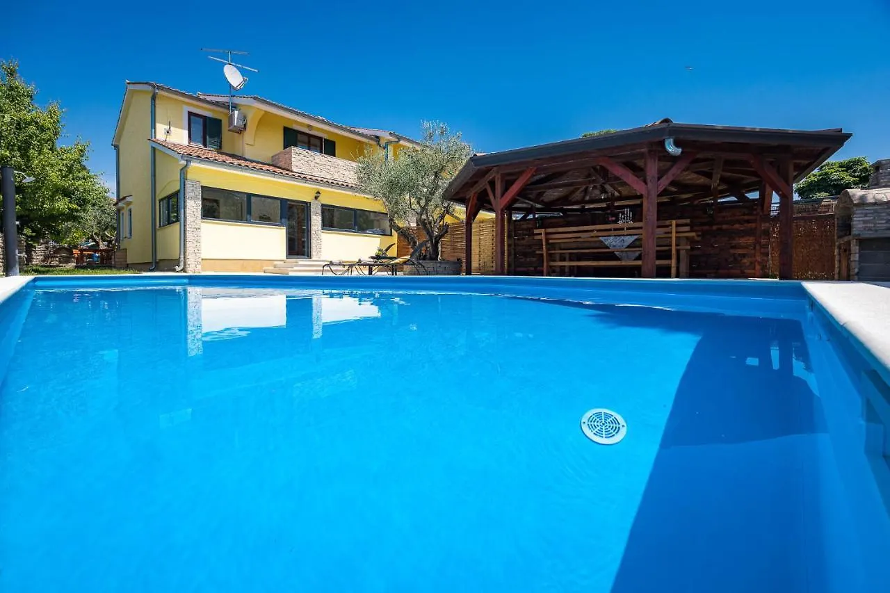 Velovici Villa Lara