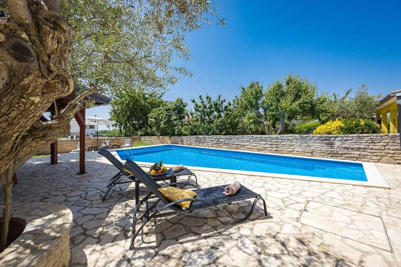 Velovici Villa Lara