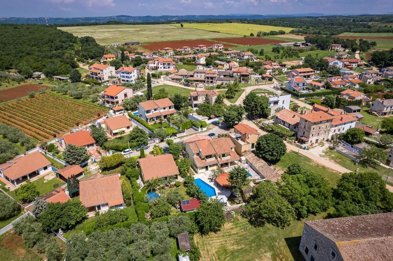 Velovici Villa Lara