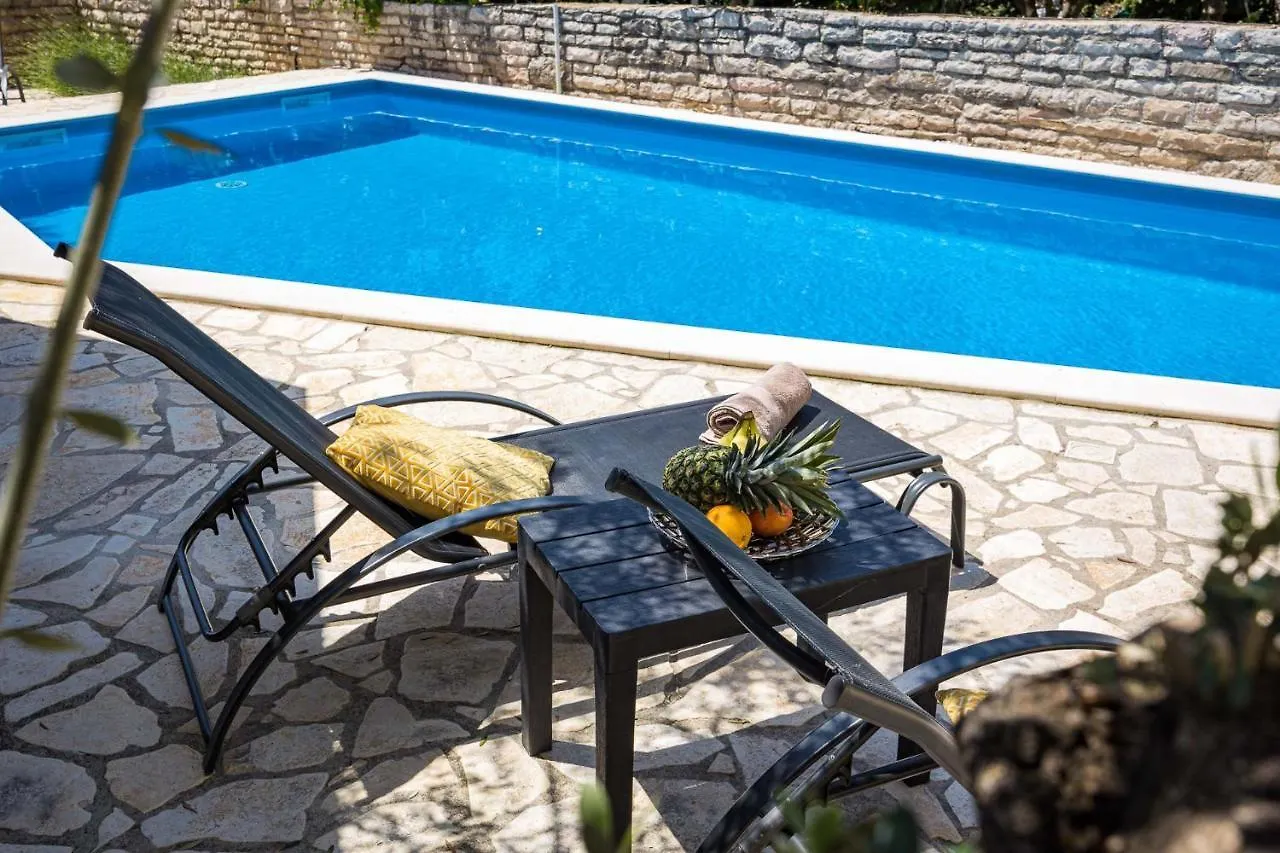 Velovici Villa Lara