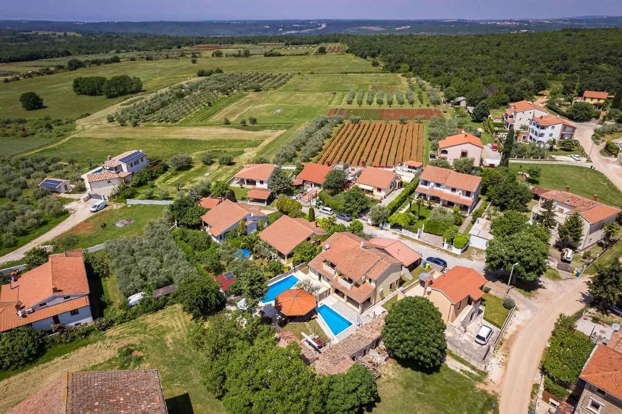 Velovici Villa Lara 0*,