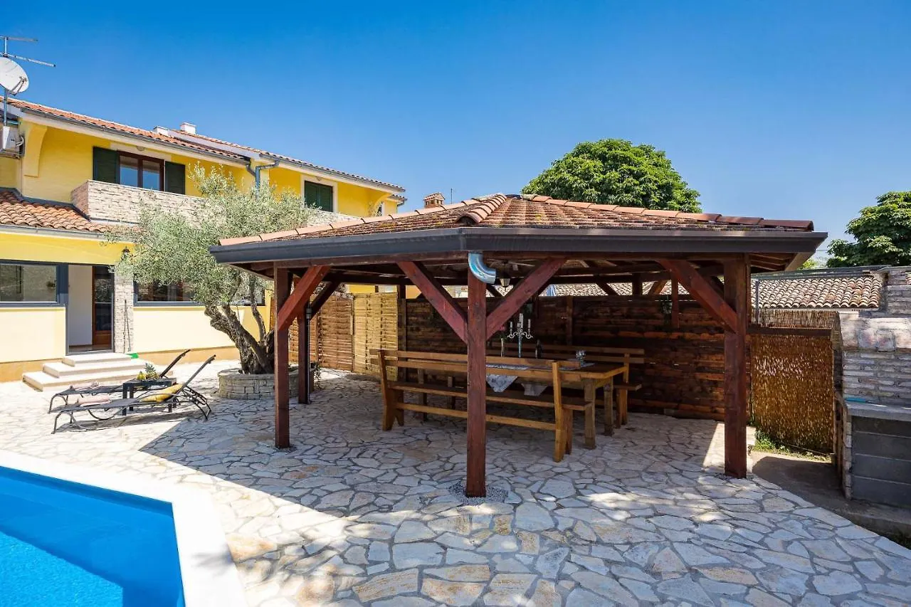 Velovici Villa Lara
