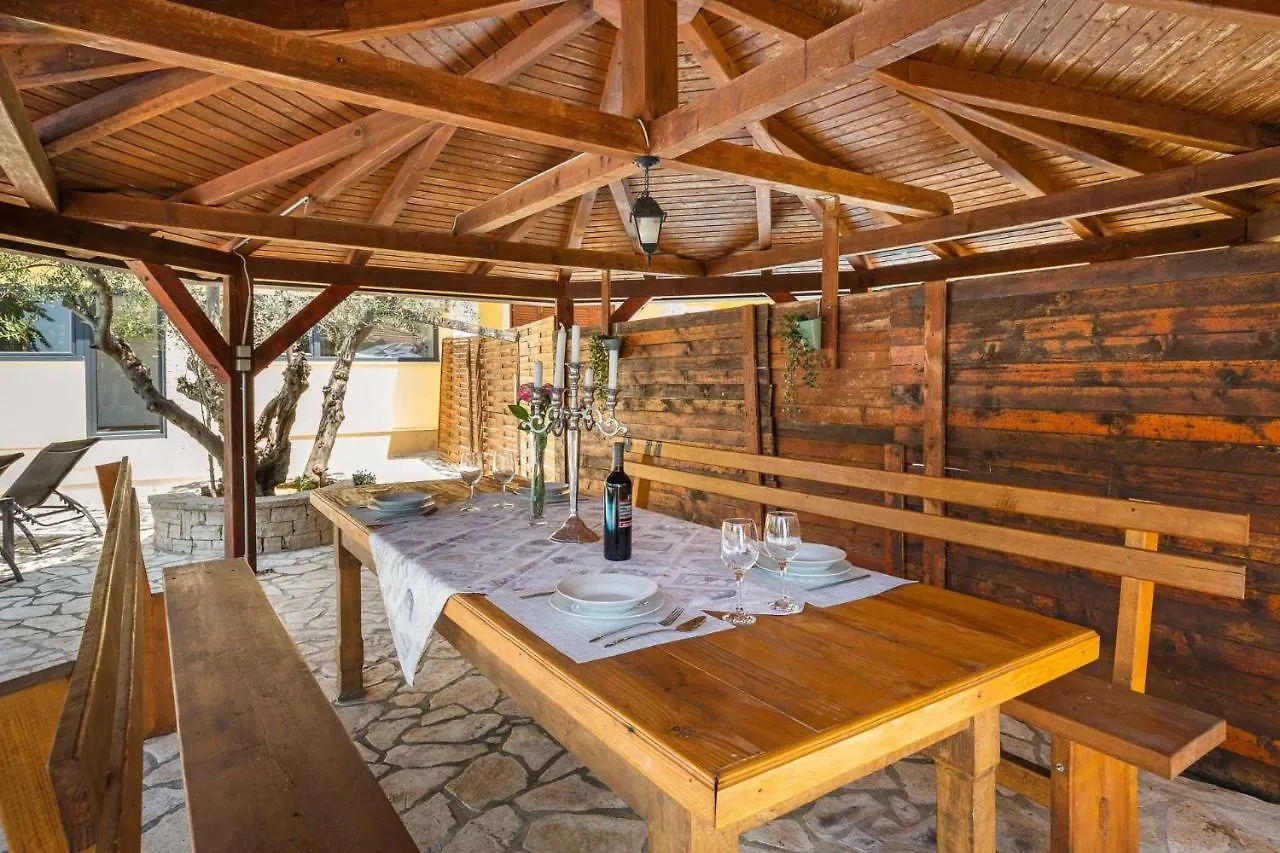 Velovici Villa Lara