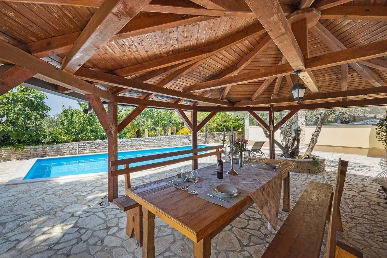 Velovici Villa Lara